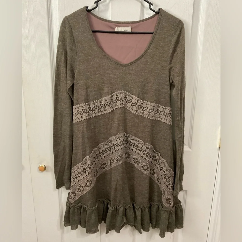 A’reve top. Long sleeve. Size L - Picture 1 of 7